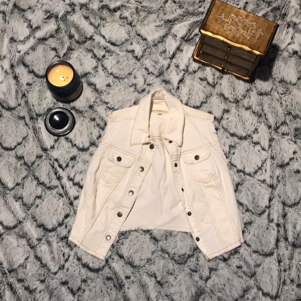 White cropped vest